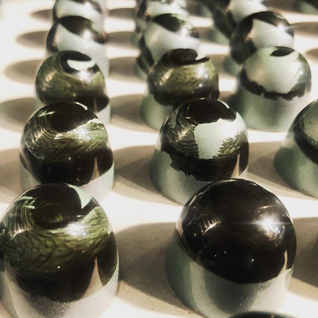 White Russian buttercreams made with @tennsouthdistillery vodka. 😎👏❤️
.
.
.
.
.
.
.
.
.
.
#whiterussians #chocolate #locallymade #vodka #darkchocolate #buttercream #cellardoorchocolates #tennsouthdistillery #louisville #louisvillelove
